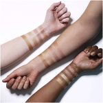 Maybelline Master Chrome Metallic Highlighter Powder, Molten Gold, 1 Count - Image 10